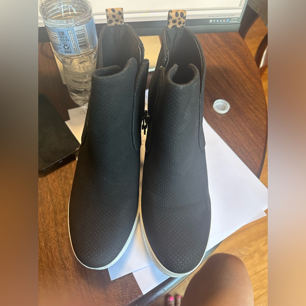 Women’s Wedges - Picture 2 of 3